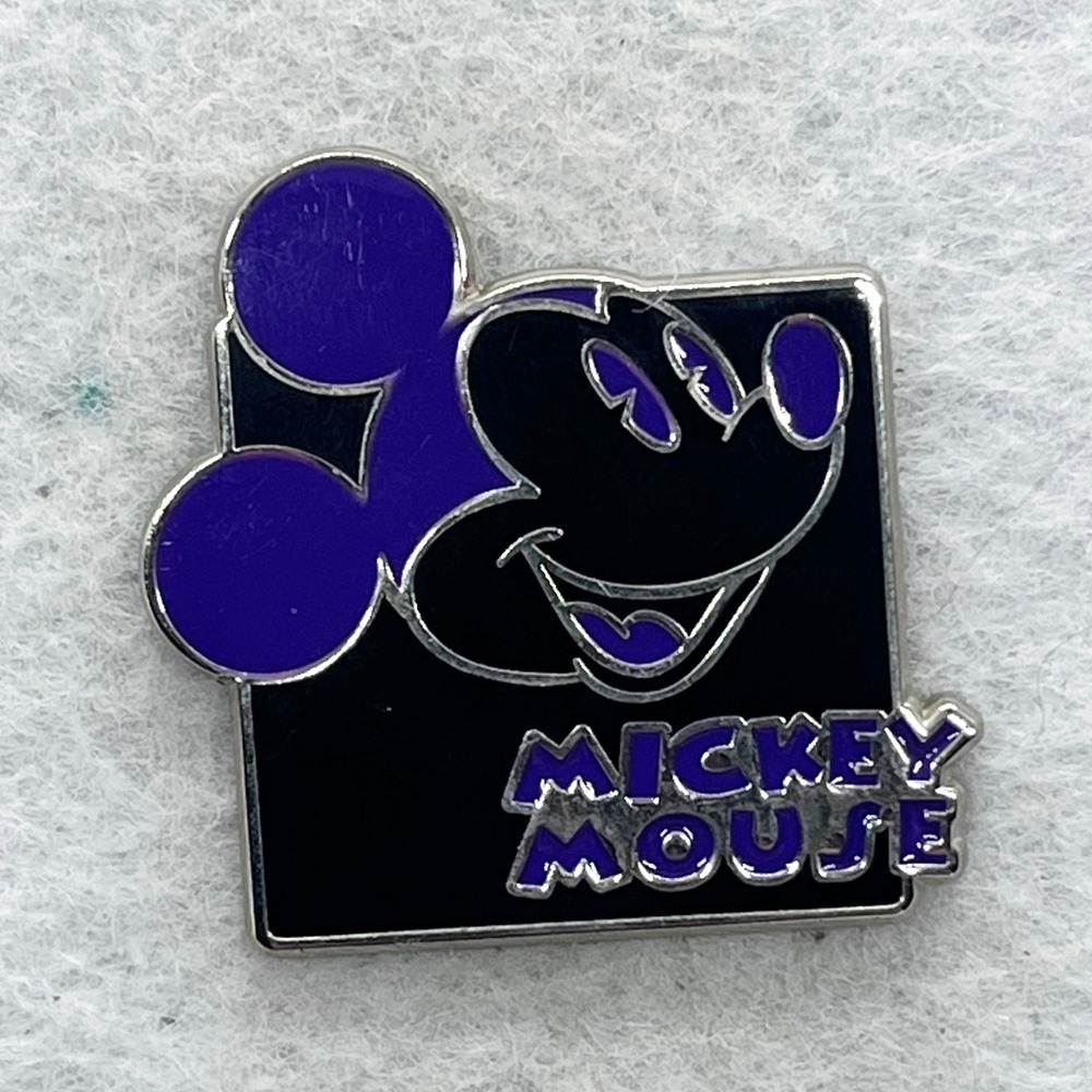 🔮 5/$25 Disney Mickey Mouse Expressions Laughing Pin